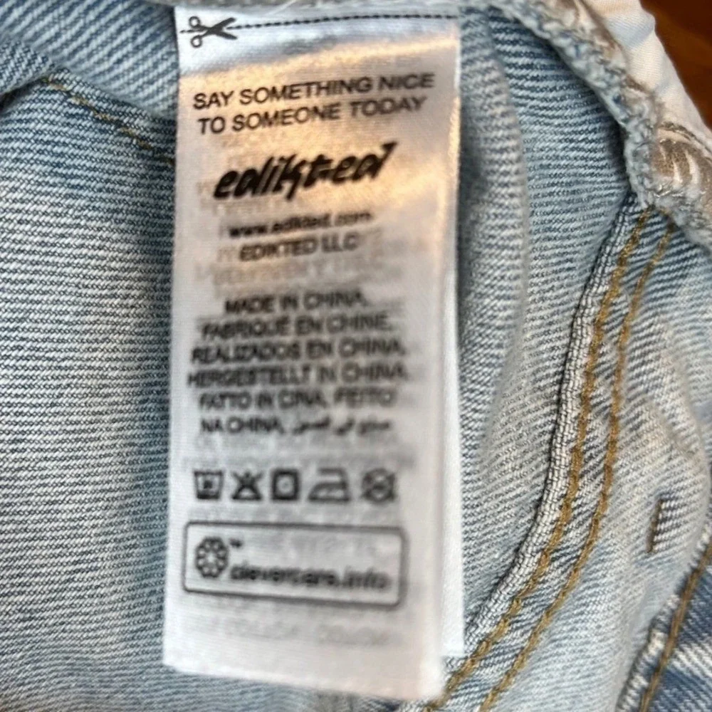 NWT Edikted High Waisted Boyfriend Jeans, Distressed Light Wash, Size XS - Picture 11 of 11
